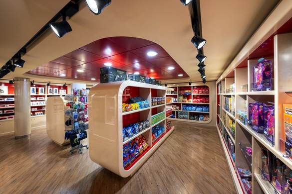 MSC Cruises MSC Fantasia Shopping - Credit - Ivan Sarfatti - MSC Rights 1.jpg